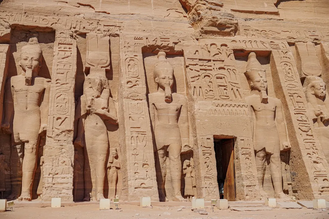 Abu Simbel 2026 — przewodnik po kolosalnych świątyniach Ramzesa II