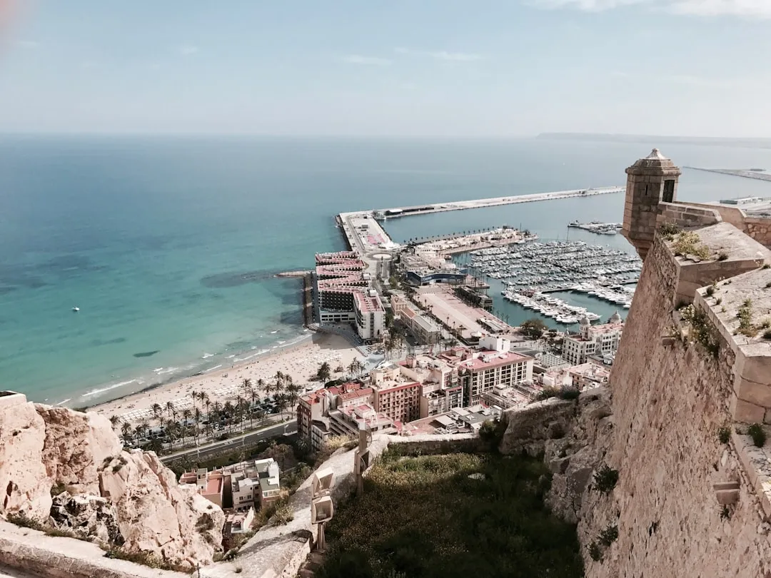 Najlepsze plaże w Alicante i Costa Blanca 2026