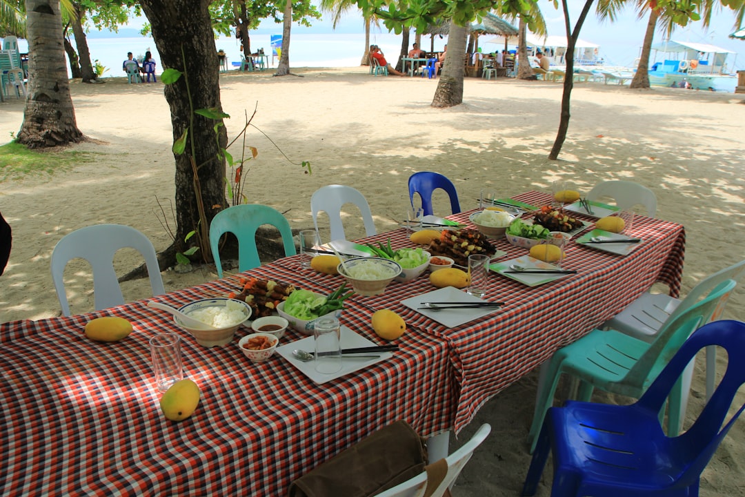 Jedzenie i restauracje na Boracay 2026: Od D'Mall po kolację na plaży