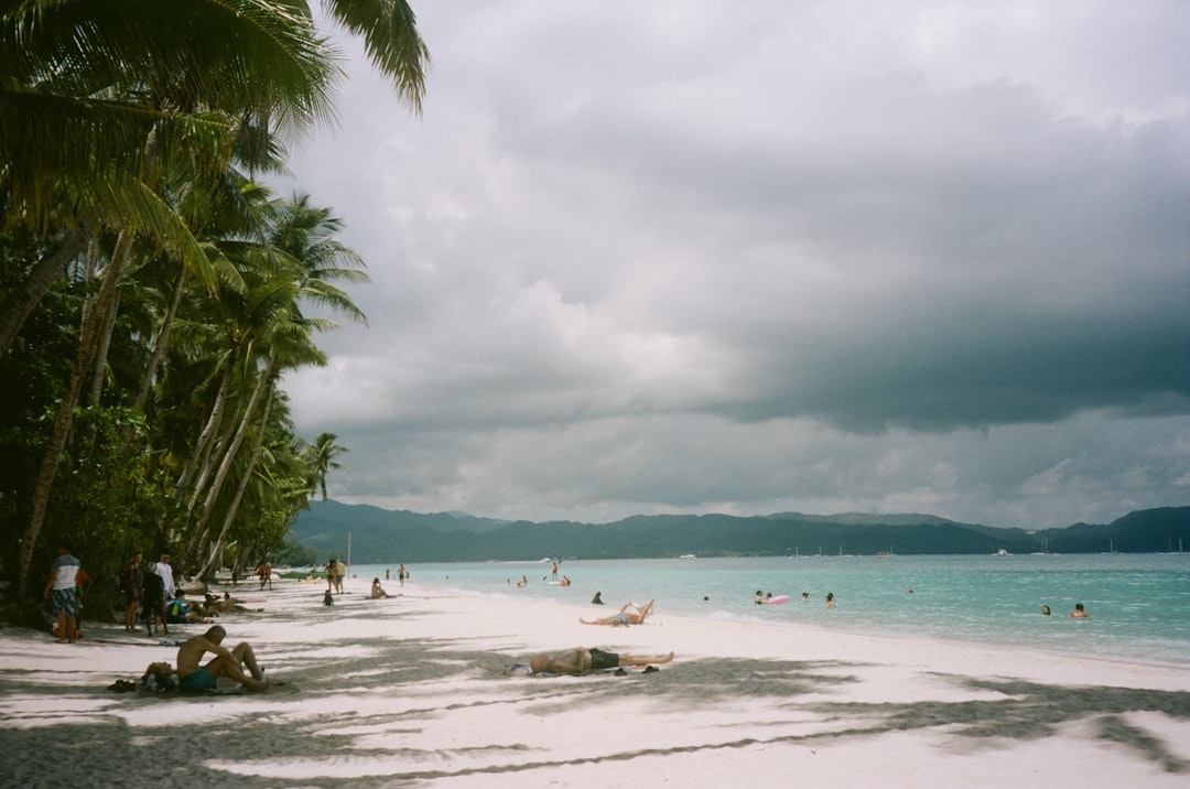 Boracay czy Phuket 2026: która wyspa jest lepsza?