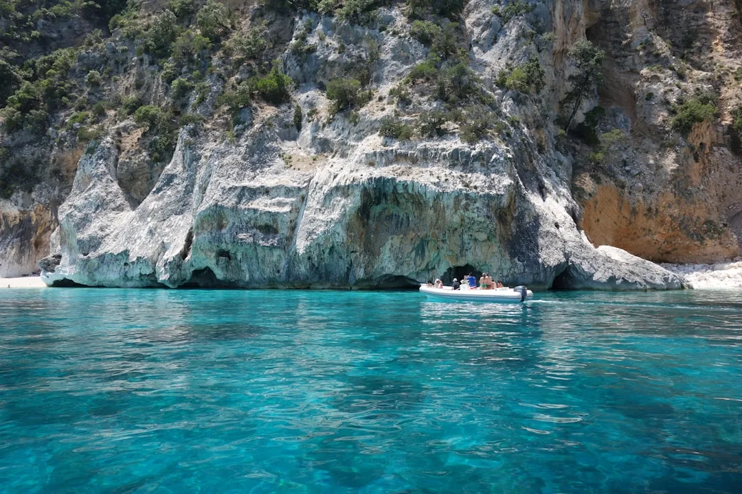 Wycieczka jednodniowa na Capri z Neapolu — kompletny przewodnik 2026