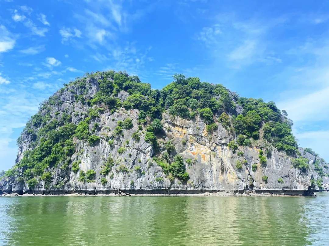 Cat Ba Island — Wyspa przygód w Zatoce Halong