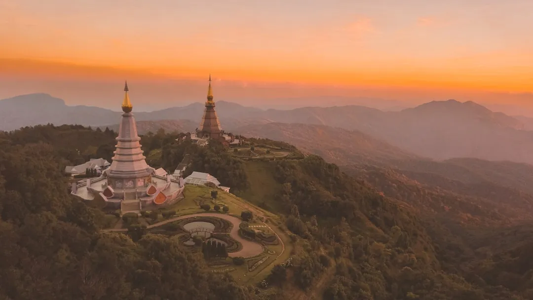 Przewodnik po Chiang Mai 2026 — świątynie, natura i nocne targi
