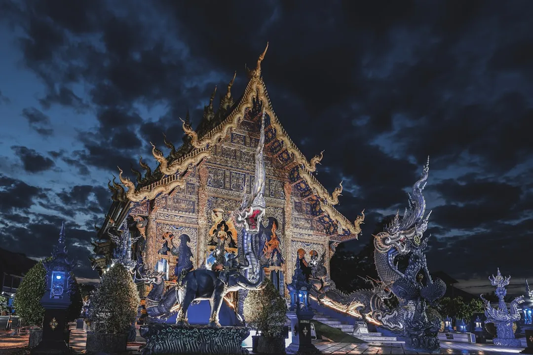 Wycieczka jednodniowa do Chiang Rai z Chiang Mai 2026 — Biała Świątynia i więcej
