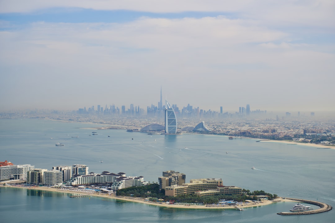 Najlepsze restauracje w Dubaju 2026 — od street foodu po Michelin