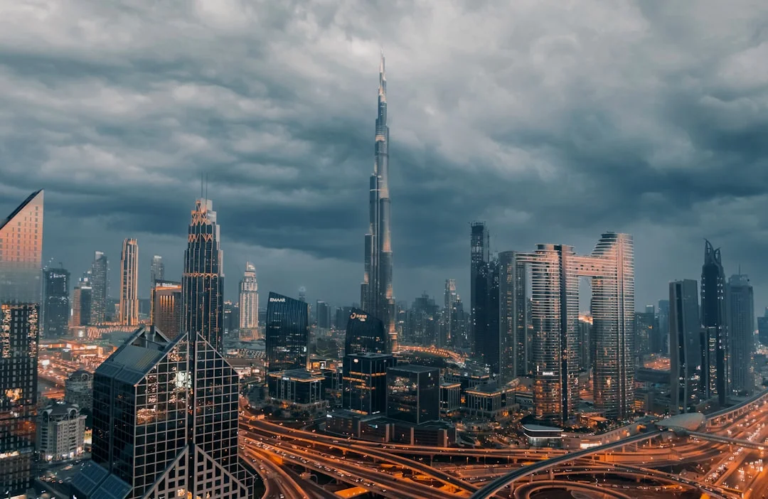 Dubaj czy Abu Zabi 2026? Tak wybierzesz lepszy emirat