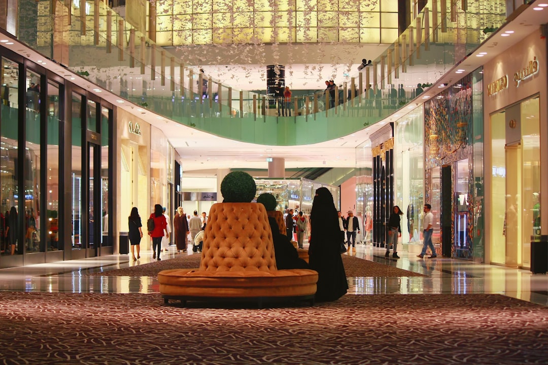 Zakupy w Dubaju 2026 — Mall of the Emirates, Dubai Mall i suki