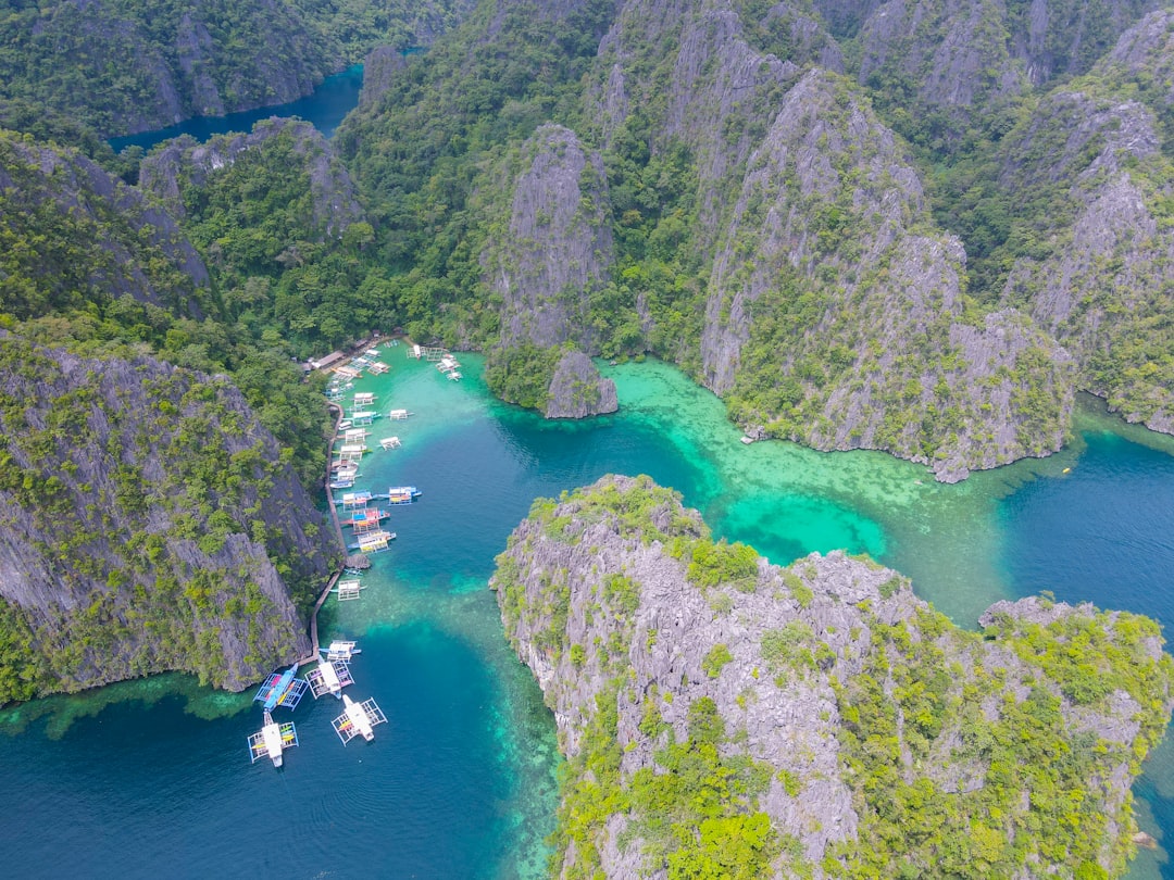 El Nido czy Coron 2026: Którą destynację na Palawan wybrać?