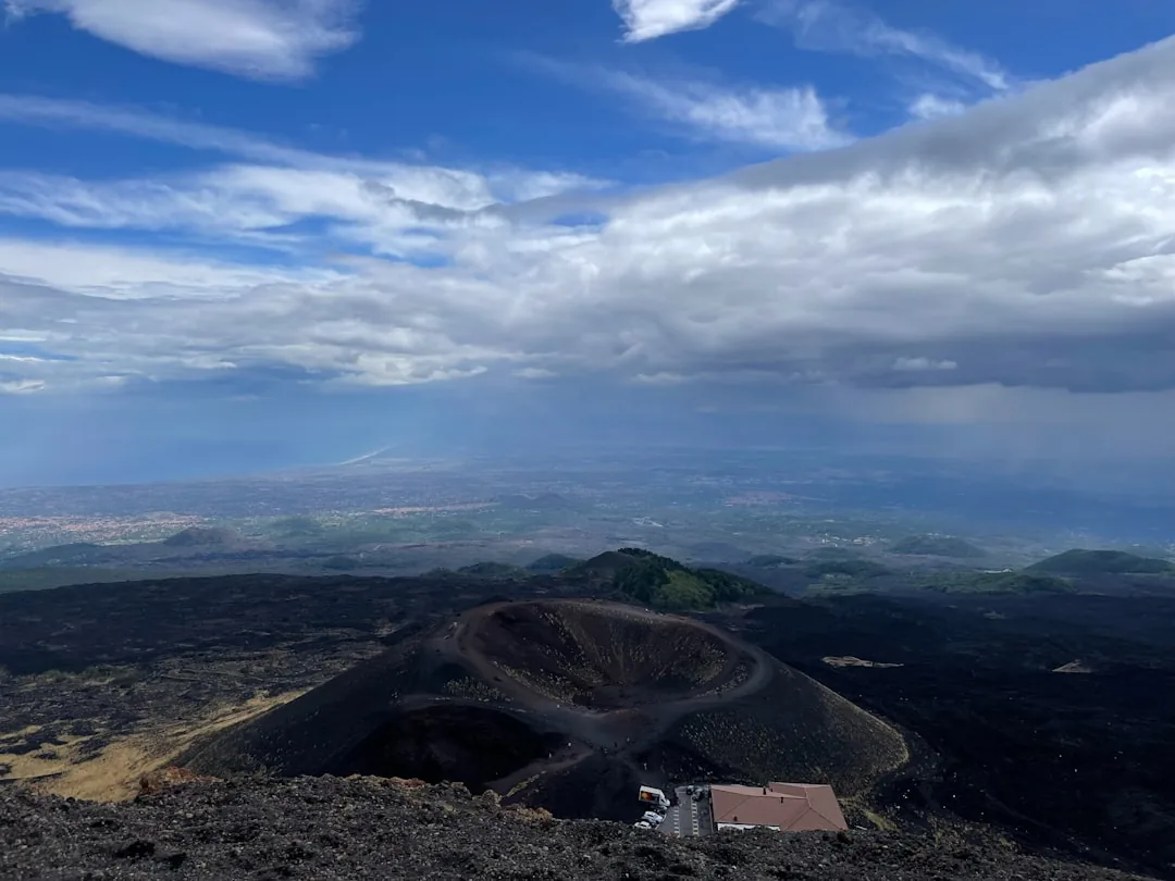 Etna — najwyższa góra Sycylii i największy wulkan Europy (przewodnik 2026)