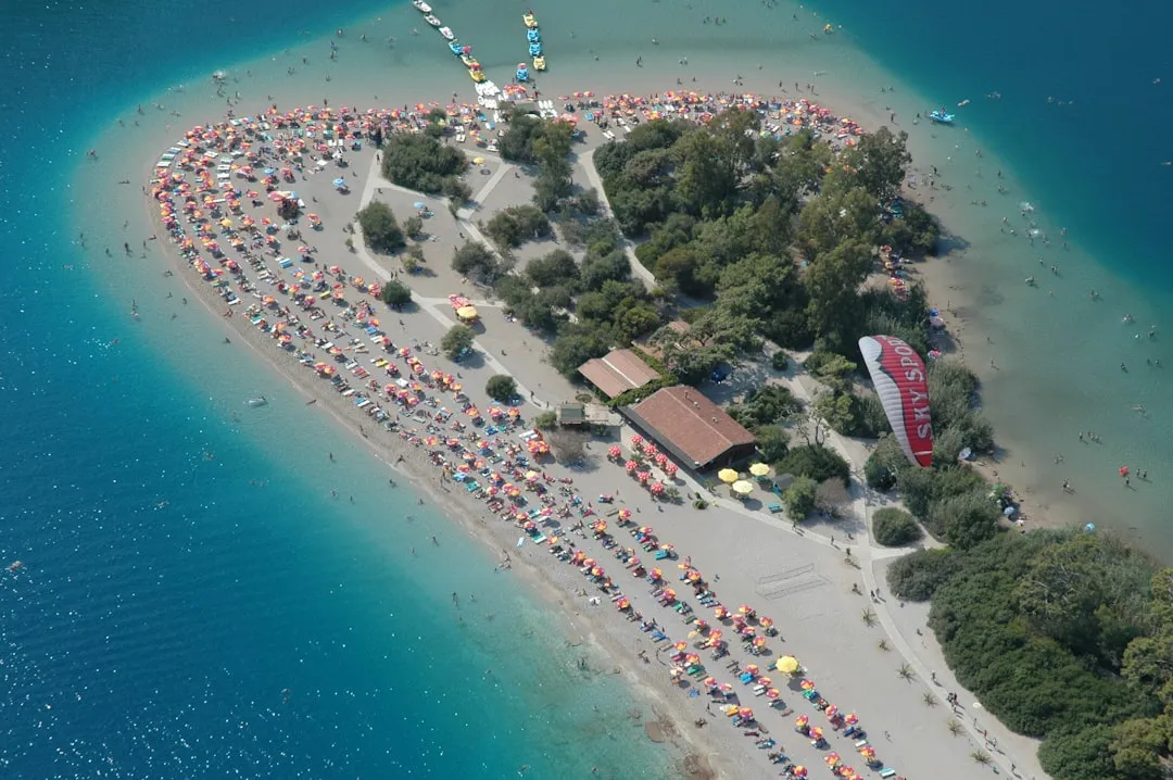 Najlepsze plaże w Fethiye i Ölüdeniz 2026 — najpiękniejsze wybrzeże Turcji