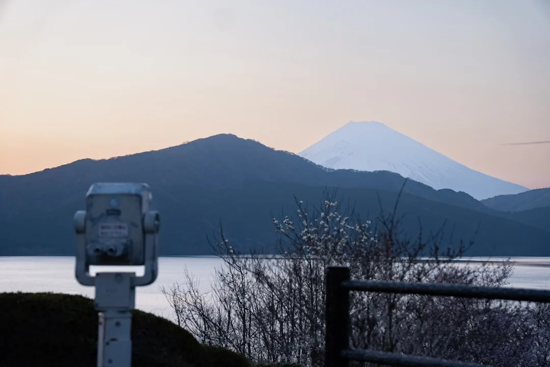 Hakone czy Nikko 2026 — Która wycieczka jednodniowa z Tokio?
