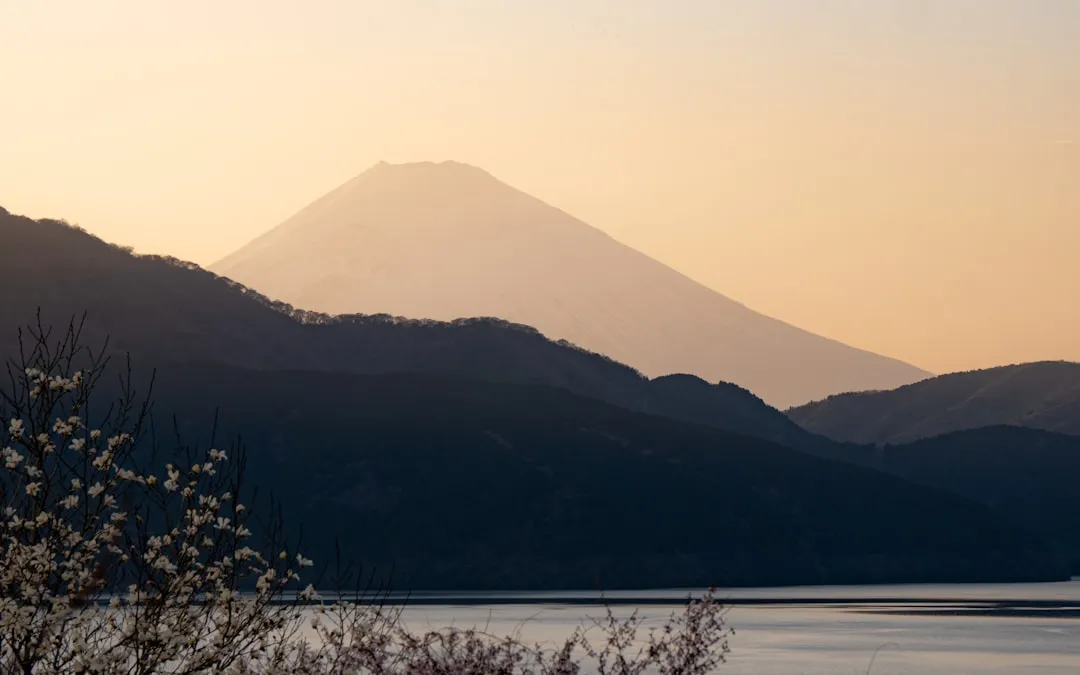Wycieczka jednodniowa do Hakone z Tokio 2026 — Onsen, ropeway i Fuji