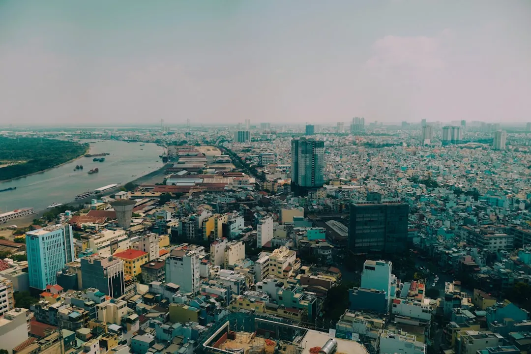 Hanoi vs Ho Chi Minh City 2026 — które miasto wybrać?