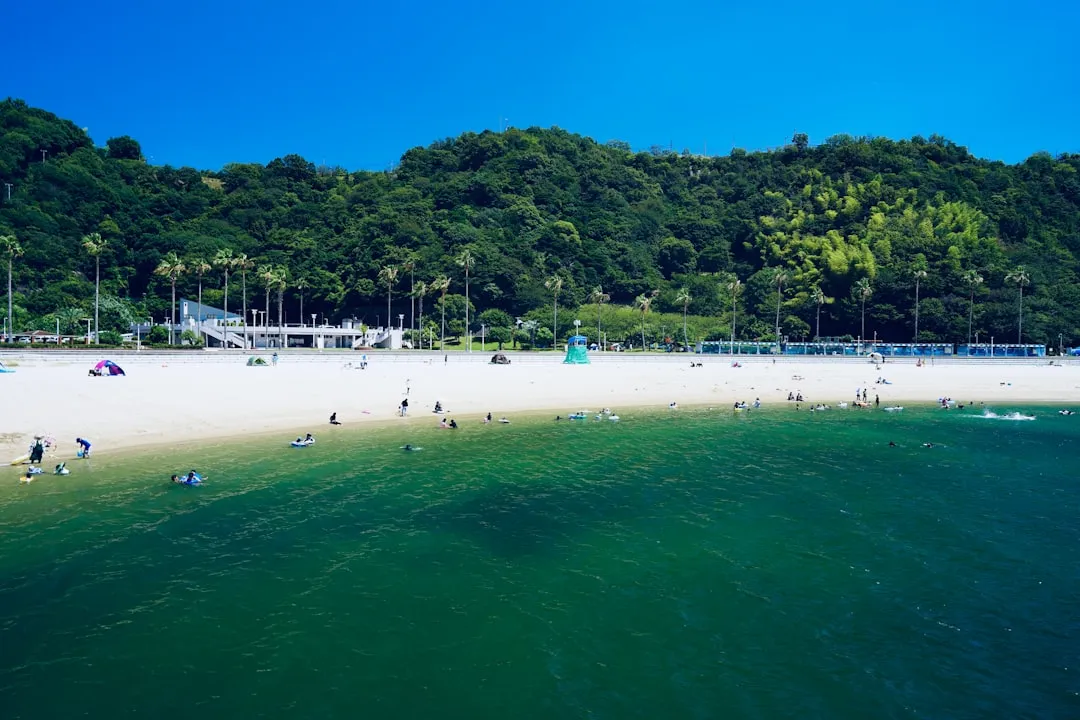 Najlepsze plaże Japonii 2026 — Od Okinawy do Kamakury