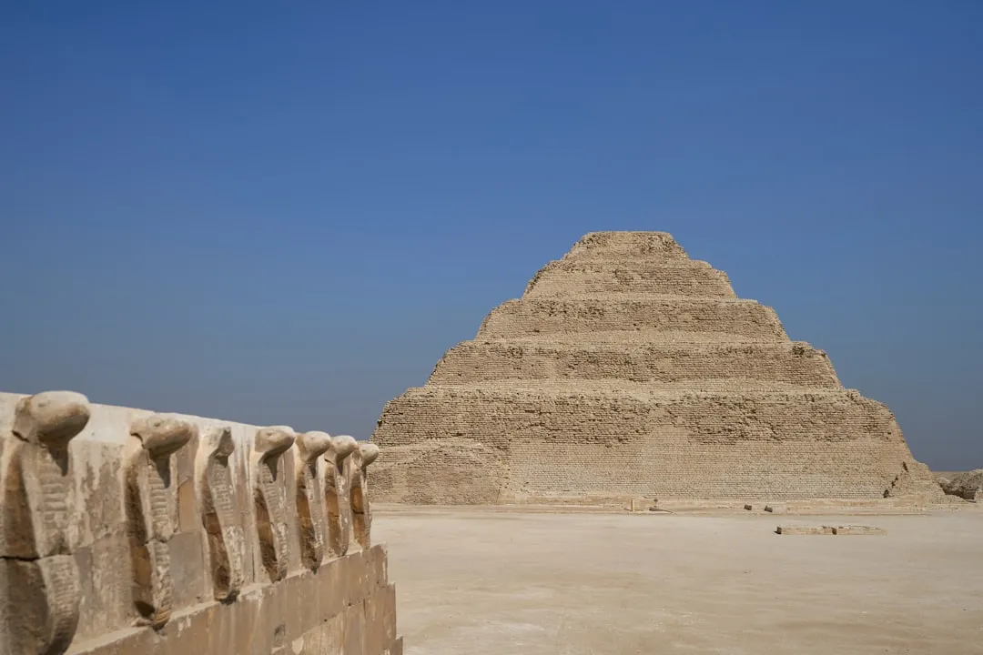 Najlepsze wycieczki z Kairu 2026 — Piramidy, Memfis i Sakkara