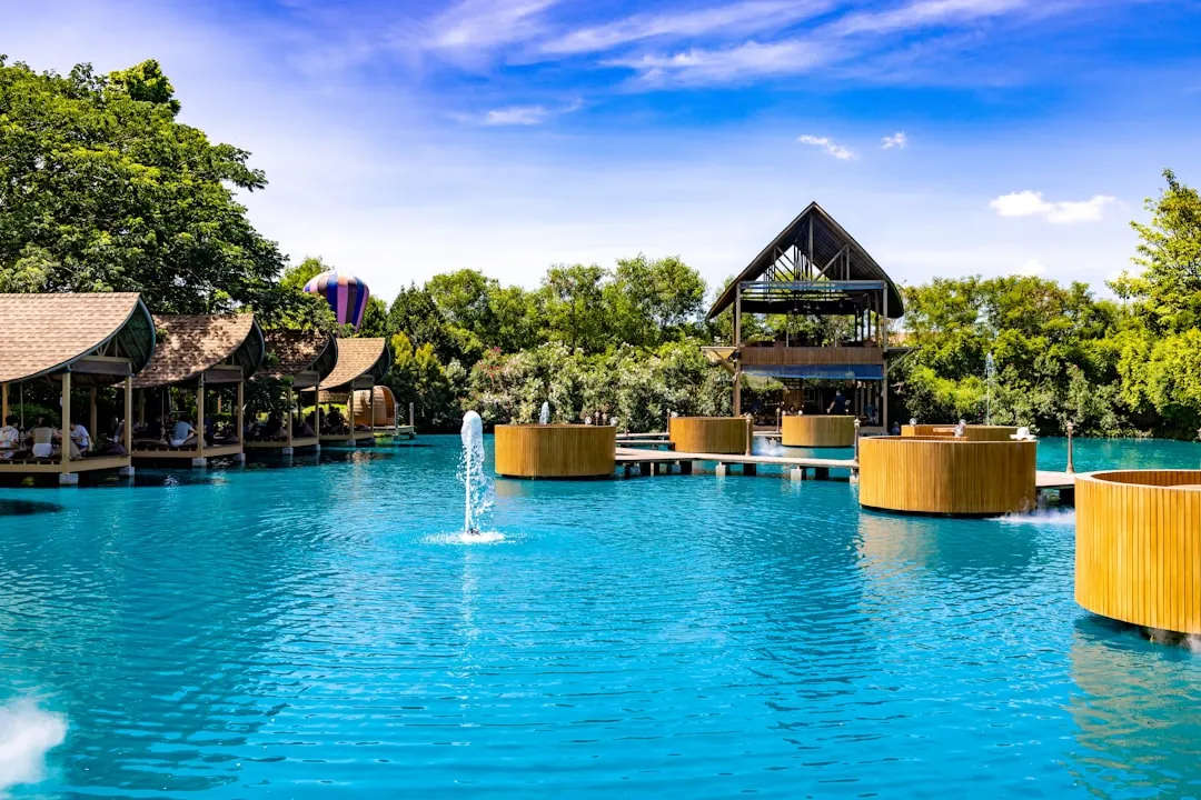 Najlepsze hotele w Khao Lak 2026 — resorty rodzinne i hotele przy plaży