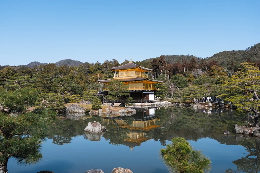 10 najlepszych świątyń Kyoto 2026 — od Kinkaku-ji do Fushimi Inari