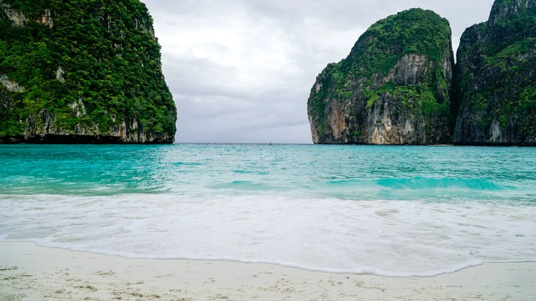 Maya Bay Koh Phi Phi 2026 — bilety, zasady i wskazówki