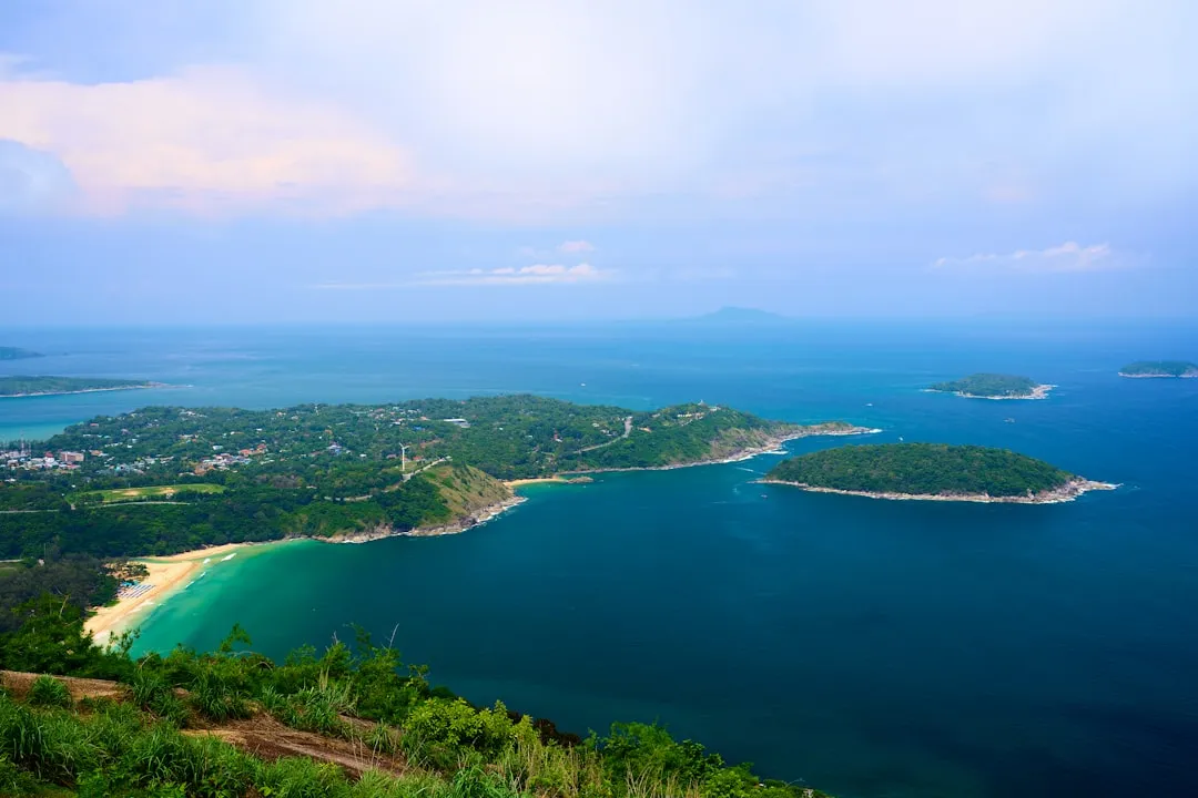 10 najlepszych plaż Phuket 2026 — od Patong po ukryte zatoczki