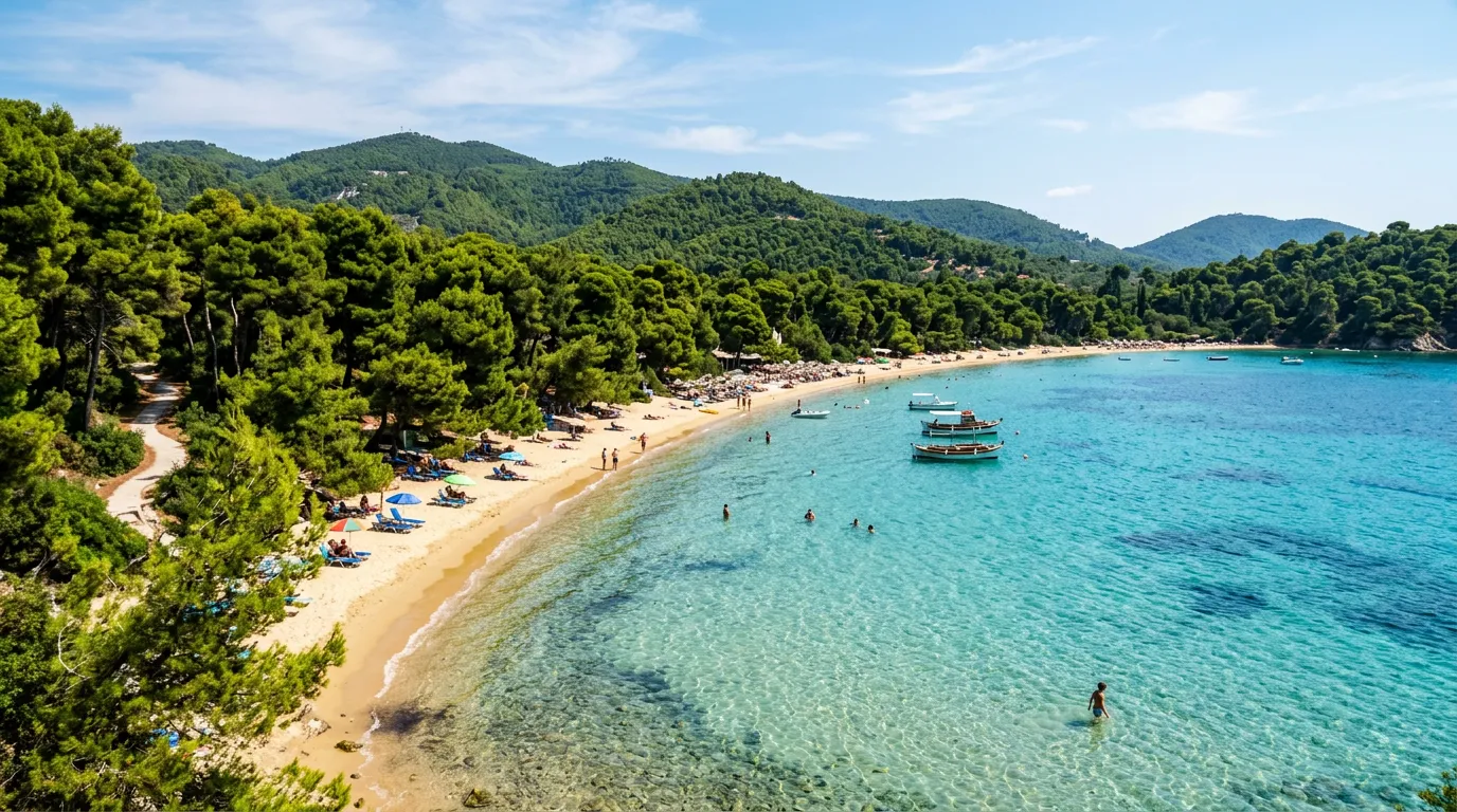 Przewodnik po Skiathos 2026 — plaże, natura i grecki urok