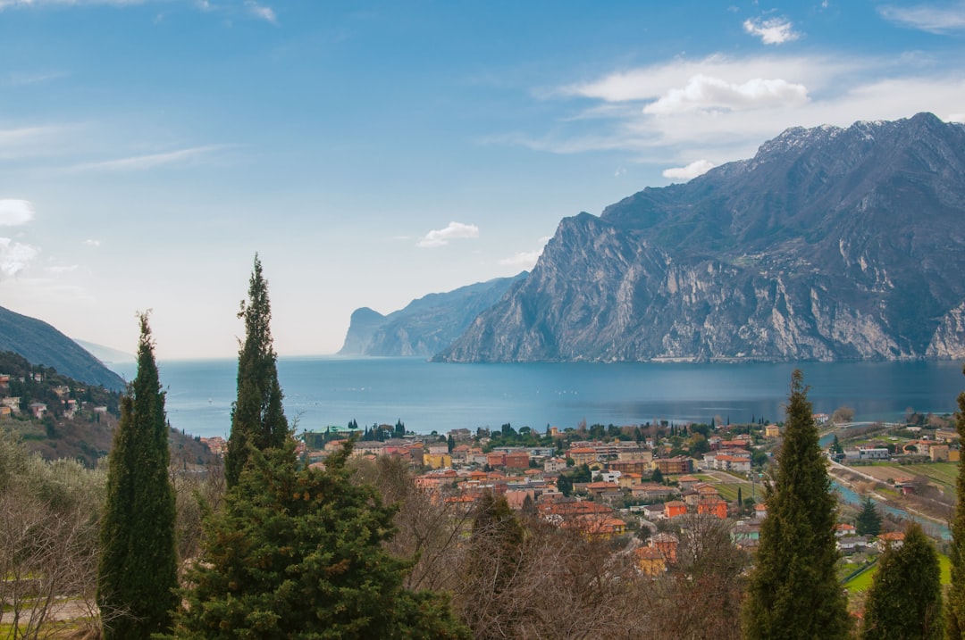 Riva del Garda 2026 — przewodnik po stolicy przygody nad północnym jeziorem Garda