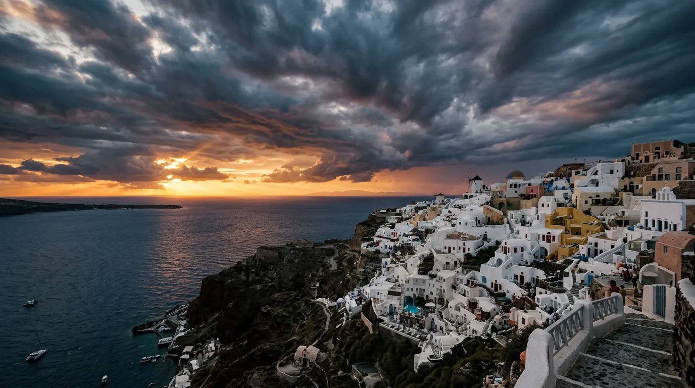 Pogoda na Santorini miesiąc po miesiącu — klimat i najlepszy czas na wyjazd
