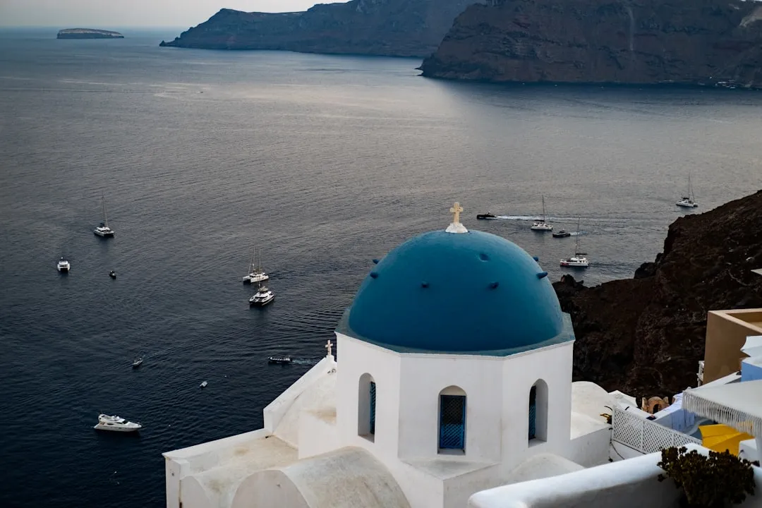 Najlepsze restauracje na Santorini 2026 — jedzenie z widokiem na kalderę
