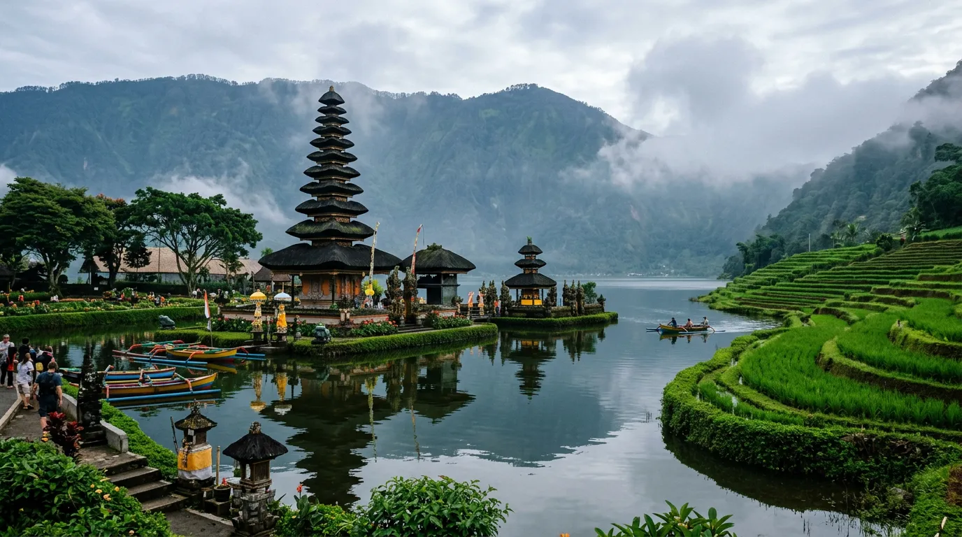 Uluwatu — przewodnik po dramatycznym klifowym wybrzeżu Bali 2026