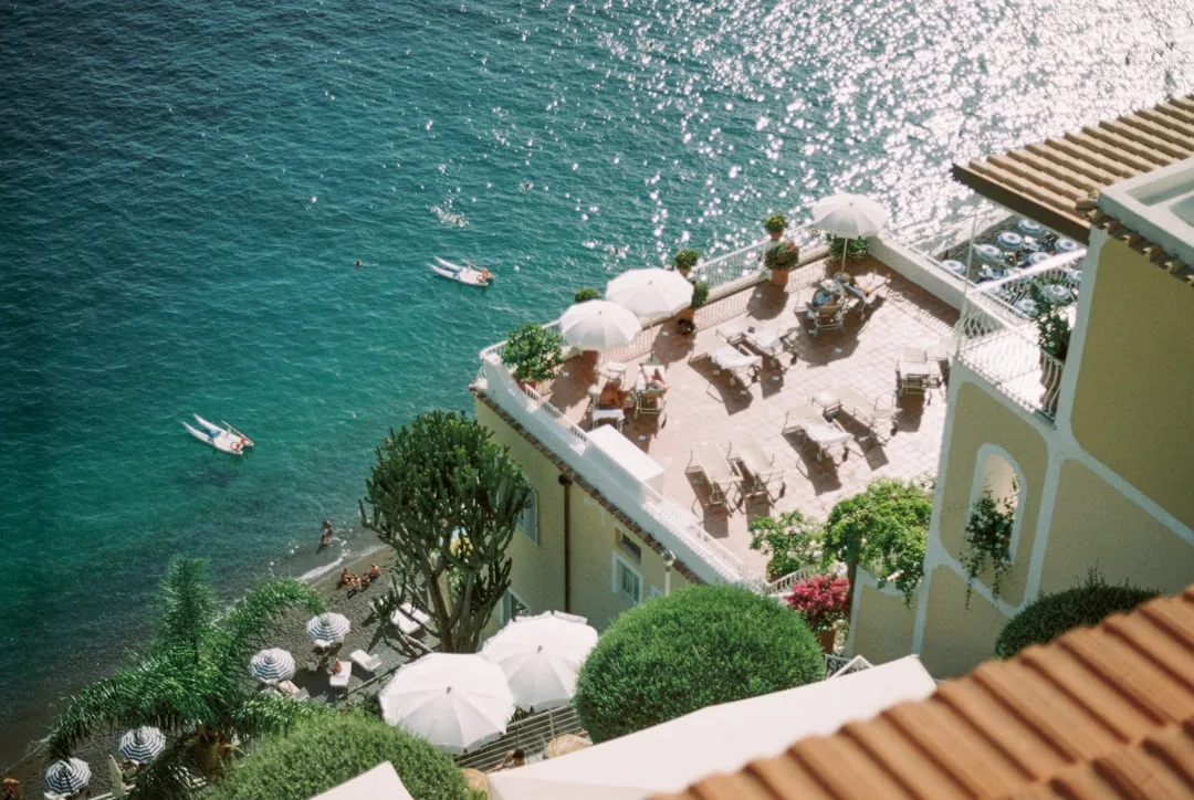 Najlepsze hotele na Wybrzeżu Amalfi 2026 — Positano, Ravello i nie tylko