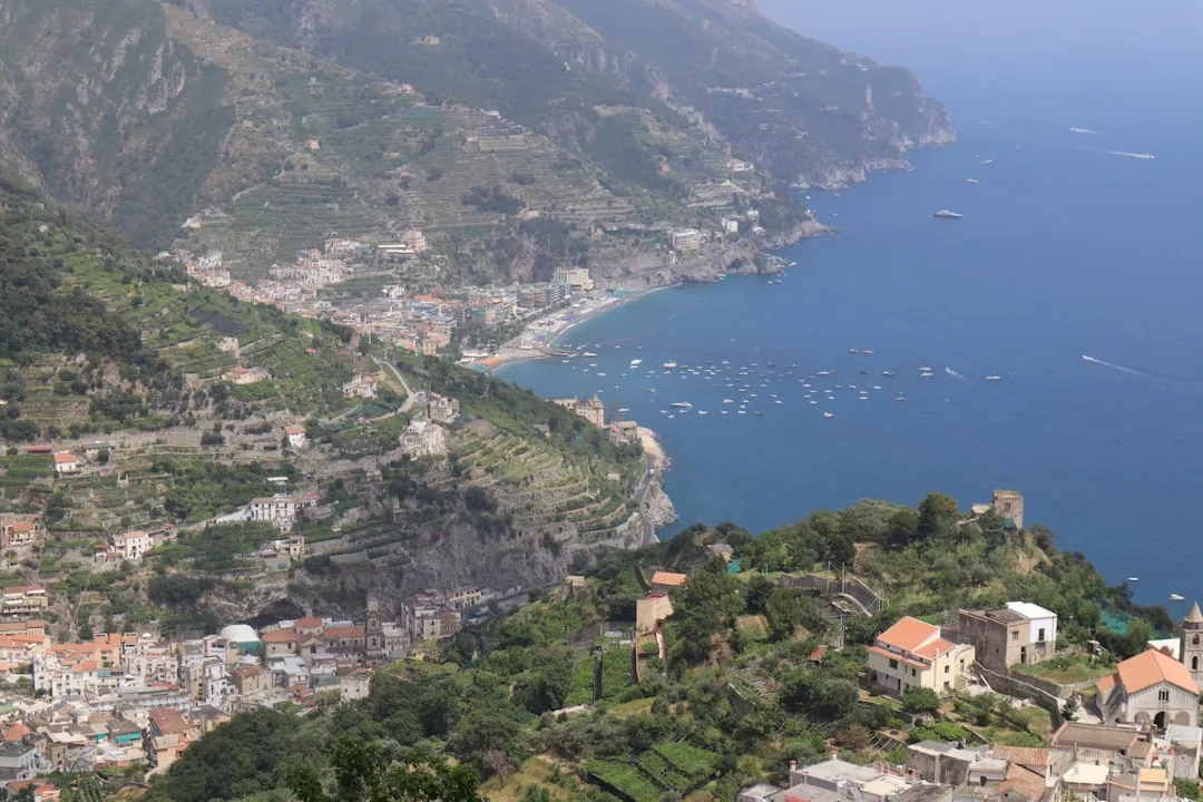 Wybrzeże Amalfi vs Cinque Terre — które wybrzeże jest lepsze?